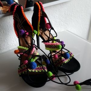 LAST REDUCTION BEFORE DONATION Sexy pom pom sandals black multicolored Aztec 8.5